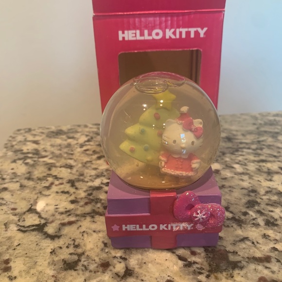 Hello kitty sanrio snowglobe 2013 - Picture 2 of 6
